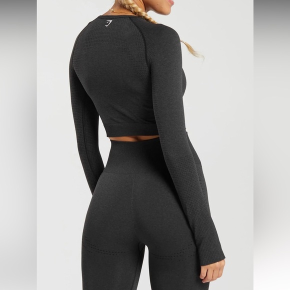 GymShark VITAL SEAMLESS 2.0 CROP TOP in Dolphin Gray - Picture 2 of 10